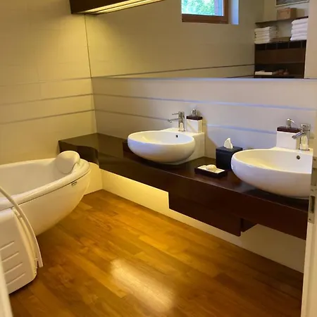 Aquincum Dunaparti Apartment